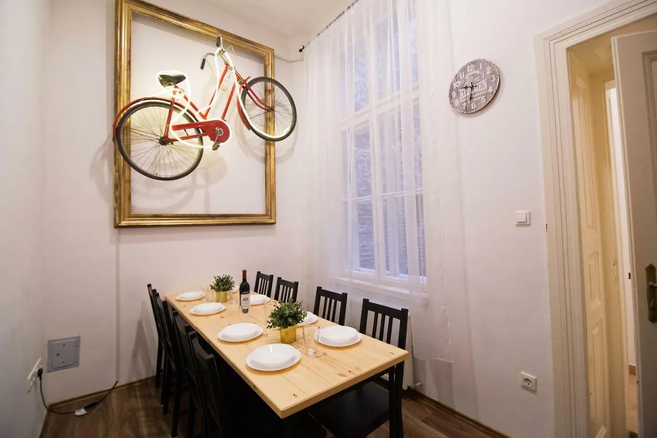 Cheerful And Cozy 2 Bedrooms 2 Bathrooms Apartment With Top Location Budapest