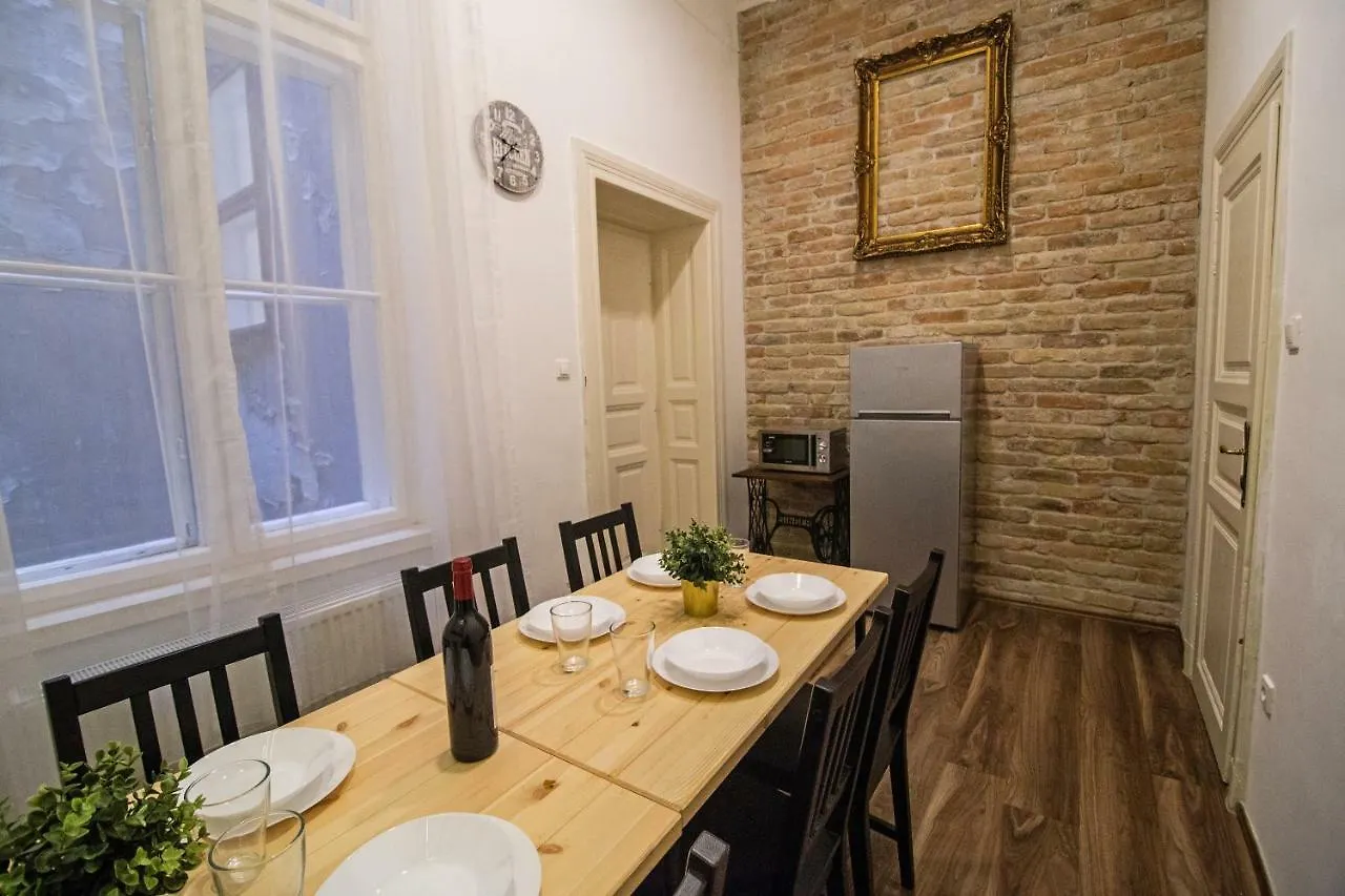 Cheerful And Cozy 2 Bedrooms 2 Bathrooms Apartment With Top Location Budapest